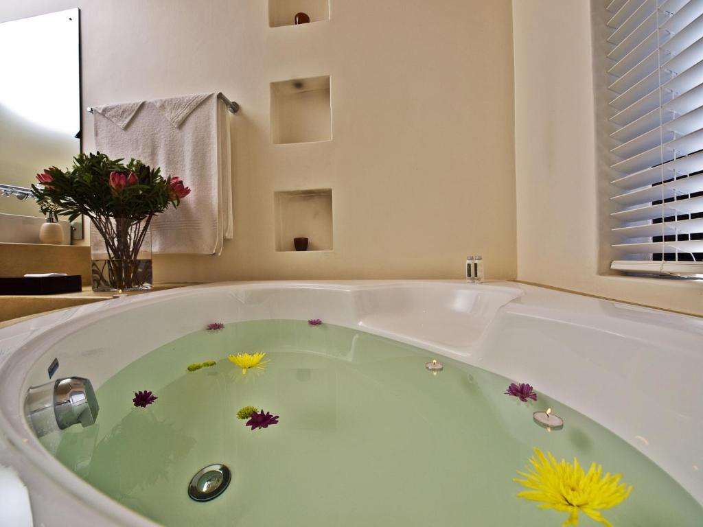 Lodge On The Lake And Wellness Spa Уилдернесс Номер фото